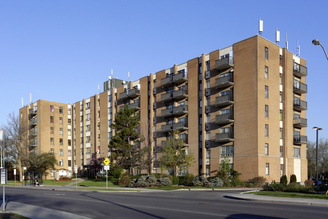 Grenadier in Ottawa, ON - Building Photo