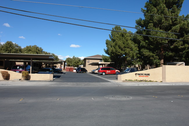 Pacific Palms Apartments in Las Vegas, NV - Foto de edificio - Building Photo