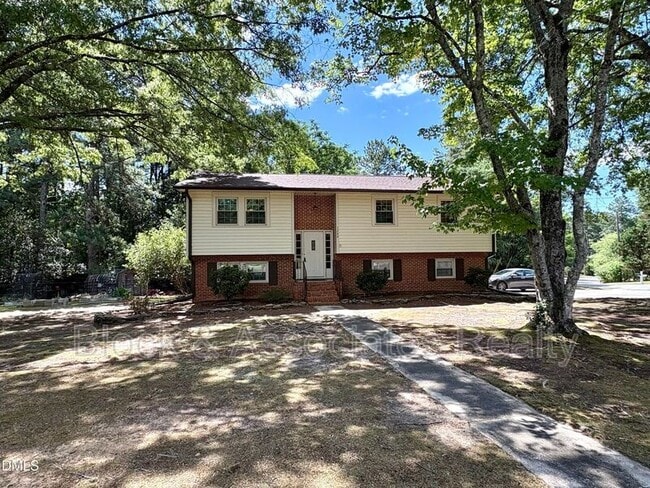 property at 1200 Boxwood Ln