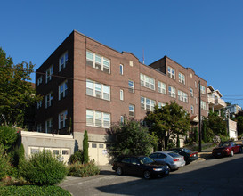 Tudor Apartments in Seattle, WA - Building Photo - Building Photo