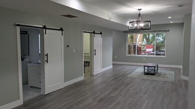 4854 W Addison St in Chicago, IL - Building Photo - Building Photo