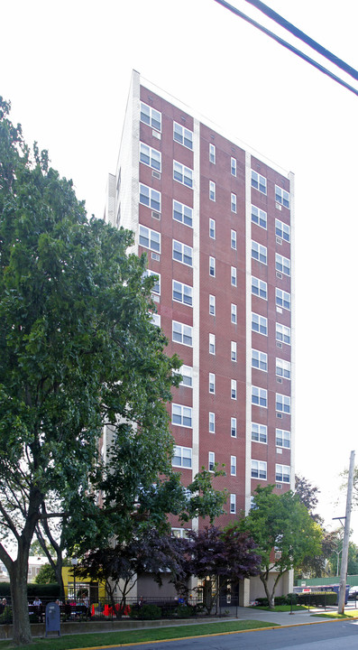 Maple Center in New Rochelle, NY - Foto de edificio