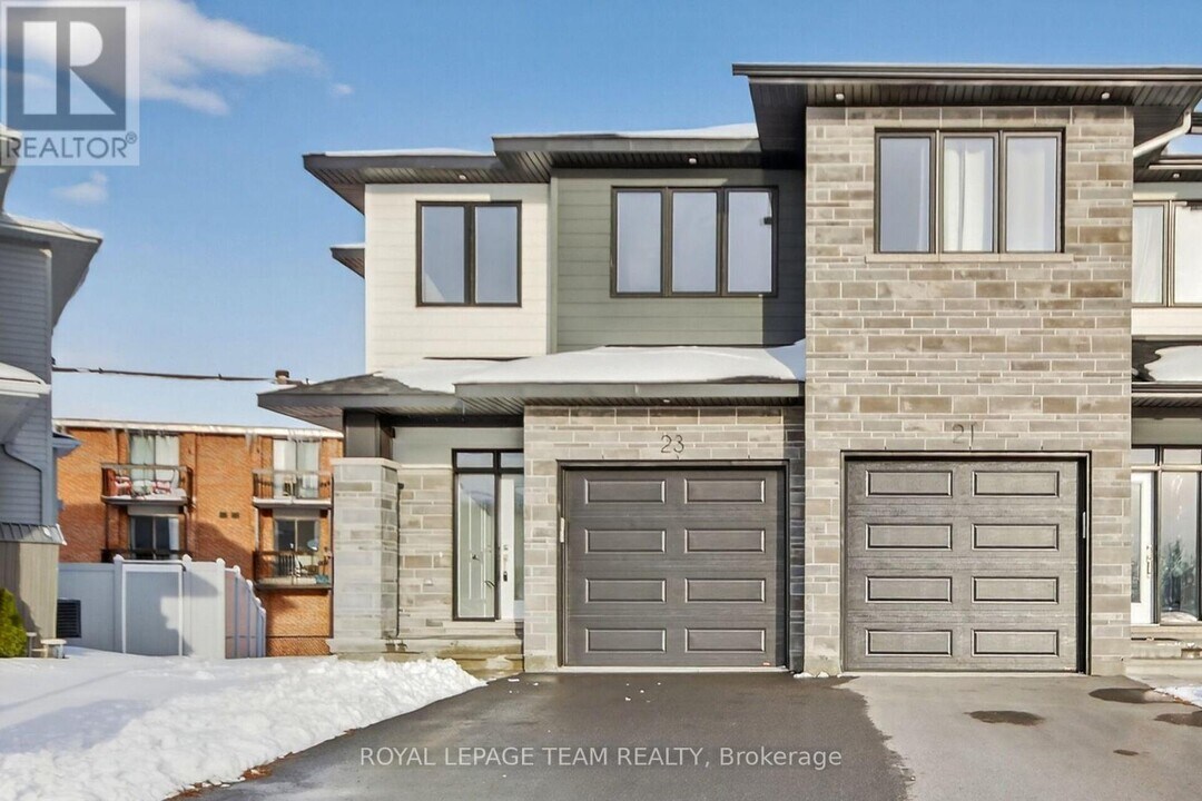 23 Morrall Ct in Arnprior, ON - Building Photo