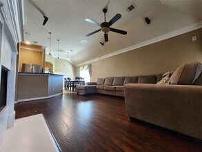 4422 Meadow Way Dr in Deer Park, TX - Building Photo - Building Photo