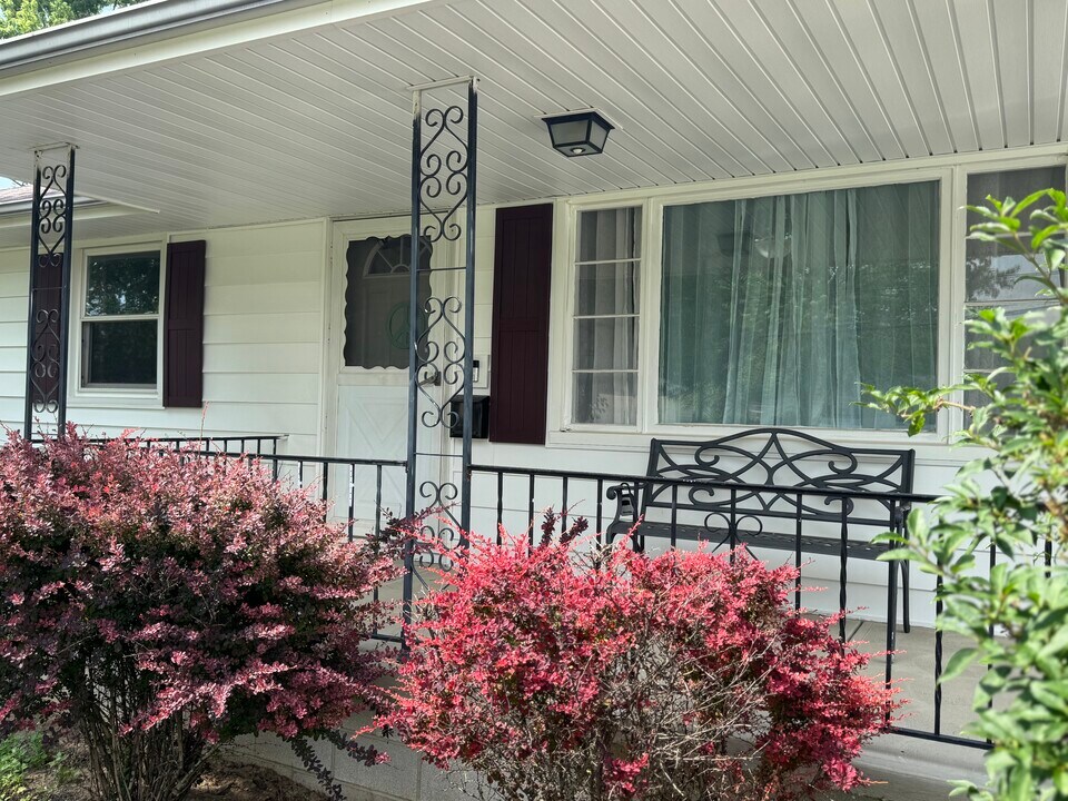 745 Forde Ave in Amherst, OH - Building Photo