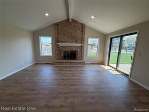 36552 Melbourne Dr in Sterling Heights, MI - Building Photo - Building Photo