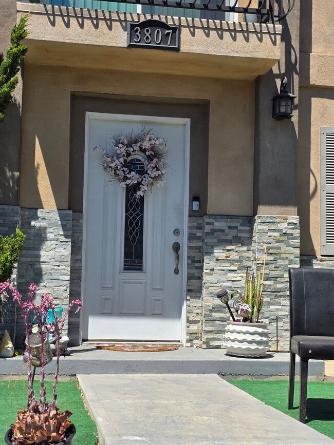 3805 Dozier St in East Los Angeles, CA - Building Photo - Building Photo