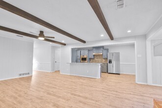 6907 Avenue W in Lubbock, TX - Building Photo - Building Photo