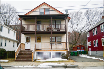 117 Burget Ave, Unit 1 in Medford, MA - Foto de edificio - Building Photo