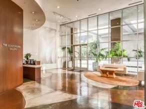 801 S Grand Ave-Unit -PH2211 in Los Angeles, CA - Building Photo - Building Photo