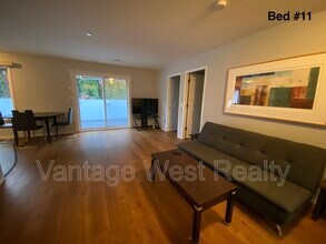 453-453 Morrison Ave in Kelowna, BC - Building Photo - Building Photo