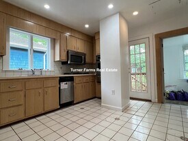 24 Chetwynd Rd, Unit 1 in Somerville, MA - Building Photo