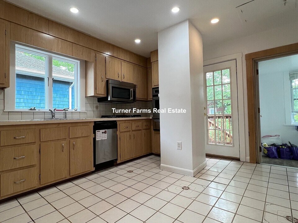24 Chetwynd Rd, Unit 1 in Somerville, MA - Foto de edificio