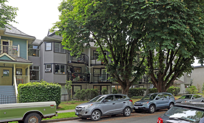 Leadingham Place in Vancouver, BC - Building Photo - Building Photo