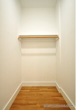877 Beacon St, Unit 2 in Boston, MA - Foto de edificio - Building Photo