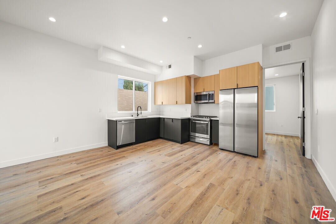 1520 Magnolia Ave in Los Angeles, CA - Building Photo