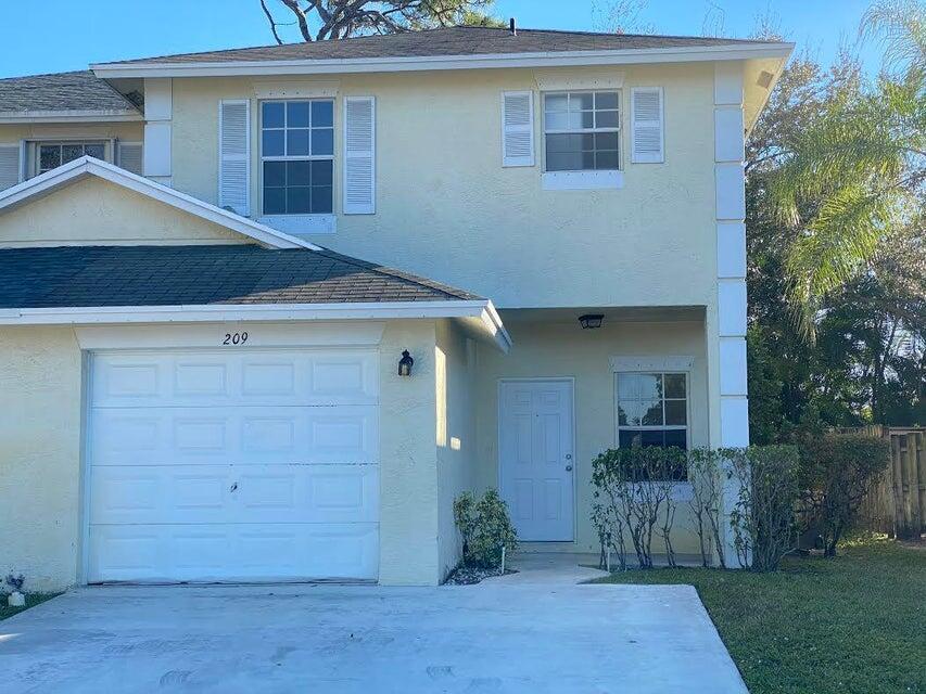 209 Leland Ln in Greenacres, FL - Building Photo