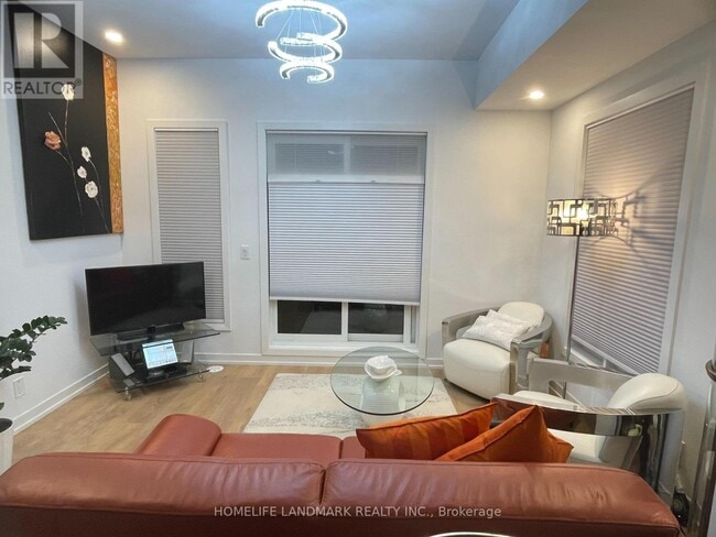 90 Tisdale Ave in Toronto, ON - Building Photo - Building Photo