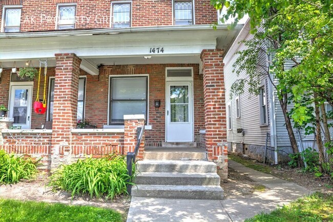 1484 Summit St