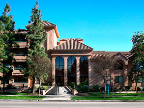 Olive Court Apartments in Burbank, CA - Building Photo - Building Photo