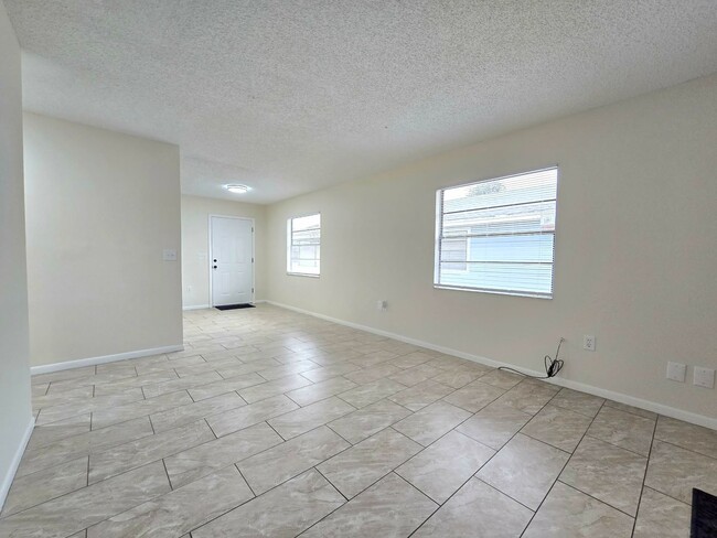 1736-1738 E Fern Rd in Lakeland, FL - Building Photo - Building Photo