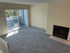 1 Beaver Brook Rd in Danbury, CT - Building Photo - Building Photo