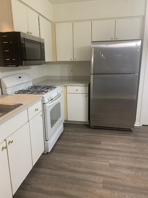 4685 Hunters Cir W in Canton Township, MI - Building Photo - Building Photo