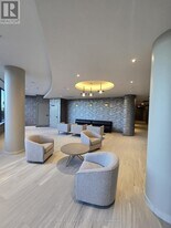 5081 Hurontario St in Mississauga, ON - Building Photo