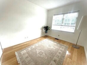 219 Lake Shore Rd, Unit #2 in Boston, MA - Building Photo - Building Photo