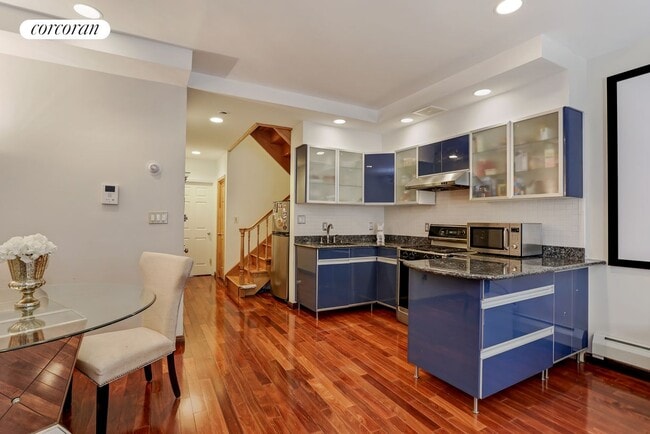 124 Nassau St in New York, NY - Building Photo - Building Photo
