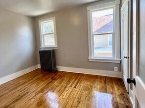 300 Locust Ave, Unit 2 upstairs in Amsterdam, NY - Foto de edificio - Building Photo