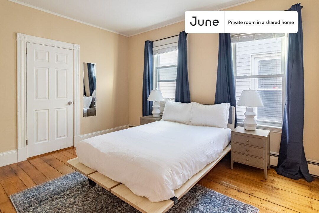 Private bedroom in 4 bed/1 bath Home in Boston, MA - Building Photo