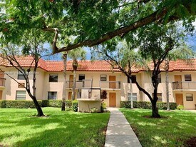 15705 W Waterside Cir in Sunrise, FL - Building Photo