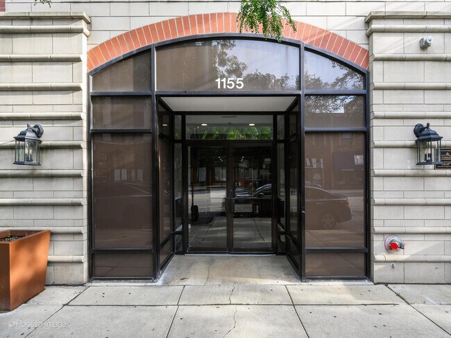 1155 W Madison St in Chicago, IL - Building Photo - Building Photo