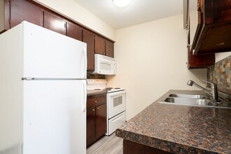 Boulder Court Apartments in Eagan, MN - Building Photo - Building Photo