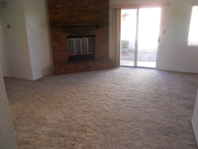4319 Avenida Cochise-Unit -APT 4 in Sierra Vista, AZ - Foto de edificio - Building Photo