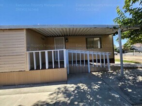 708 Curtis Dr in Bakersfield, CA - Foto de edificio - Building Photo