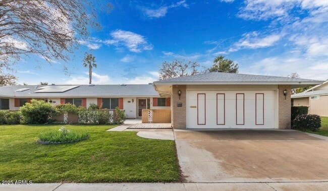 property at 10207 W Kingswood Cir
