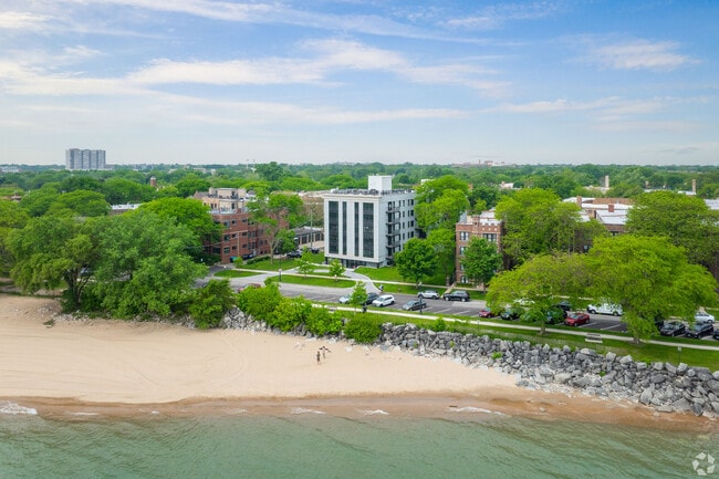 550 Sheridan Square in Evanston, IL - Building Photo - Building Photo