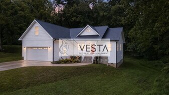 14 Holcombe Dr in Asheville, NC - Building Photo