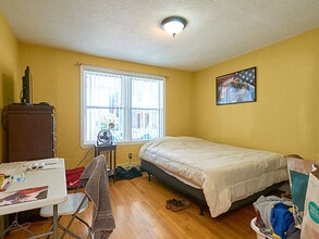 73 Oak St, Unit 1 in Somerville, MA - Building Photo - Building Photo