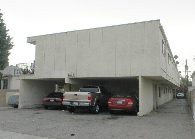 3218 Drew St in Los Angeles, CA - Foto de edificio - Building Photo