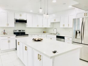 5301 Balboa Blvd, Unit F7 in Encino, CA - Building Photo - Building Photo