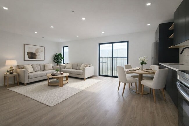 556 Market St, Unit 2B