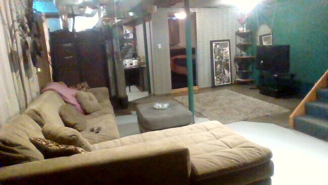 property at 206 Pickett Cres