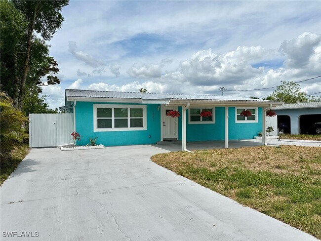 12511 Davis Blvd in Ft. Myers, FL - Building Photo - Building Photo