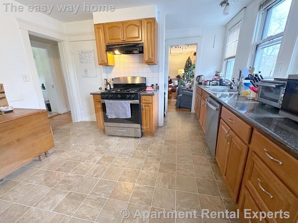 76 Hooker Ave in Somerville, MA - Building Photo