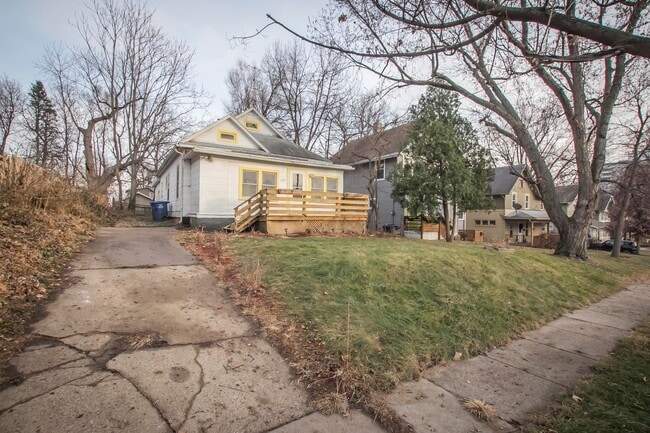 629 37th St in Des Moines, IA - Building Photo - Building Photo