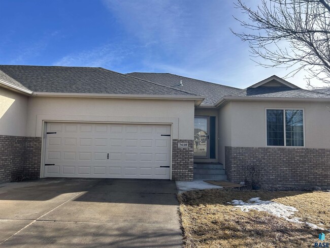 7610 S Peregrine Pl in Sioux Falls, SD - Building Photo - Building Photo