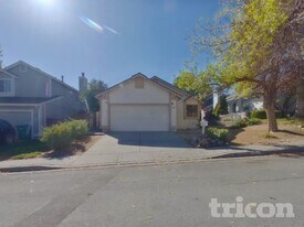 5972 Royal Vista Way in Reno, NV - Building Photo